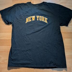 Mens T-Shirt M Black with Orange New York Knicks Logo on Back